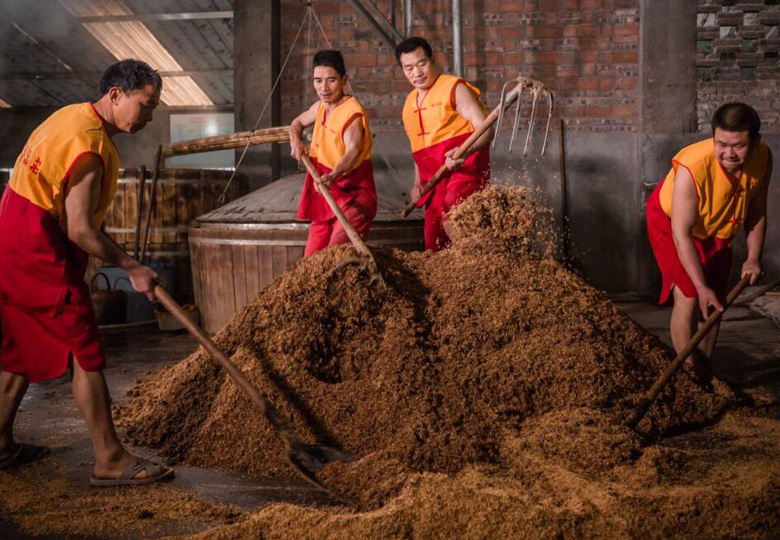 樹(shù)清釀酒人